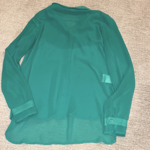 BCBG sheer green button down blouse/ size small - Picture 4 of 10